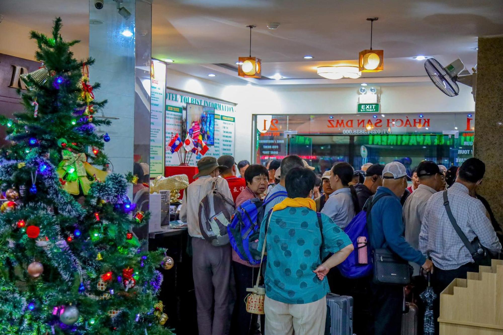 DMZ Hotel Hue Buitenkant foto