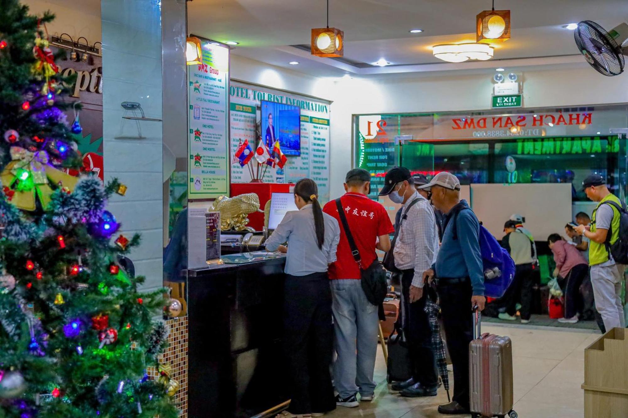 DMZ Hotel Hue Buitenkant foto