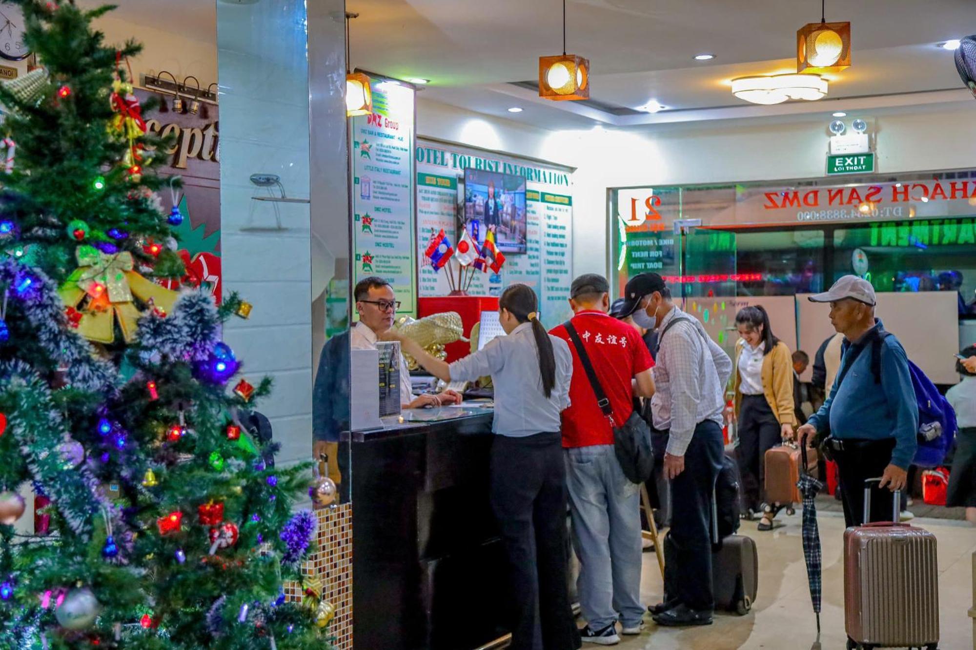 DMZ Hotel Hue Buitenkant foto