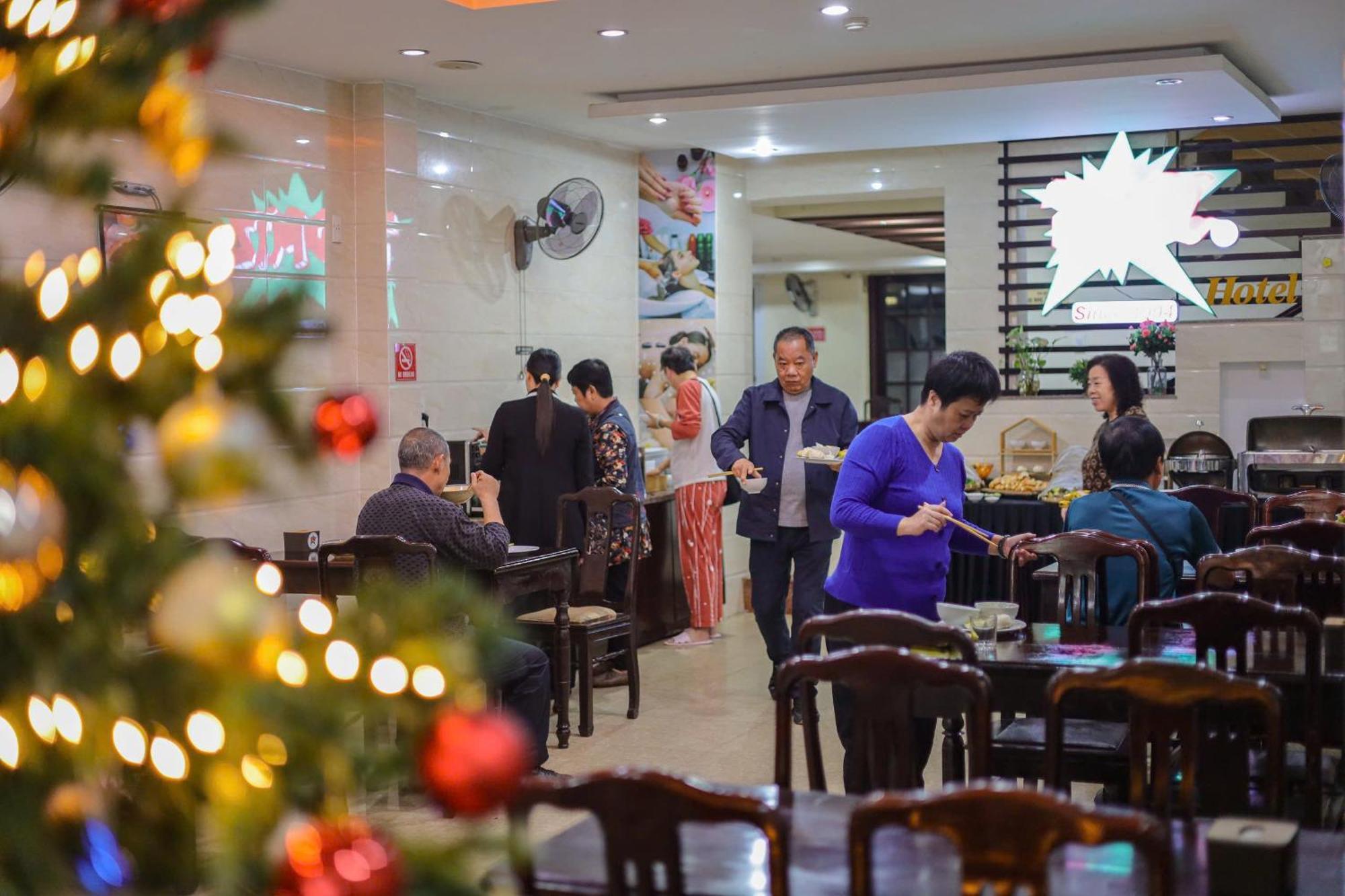 DMZ Hotel Hue Buitenkant foto